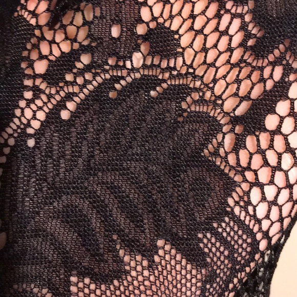 Rampage Floral Lace Backless Tank Blouse - Picture 5 of 7